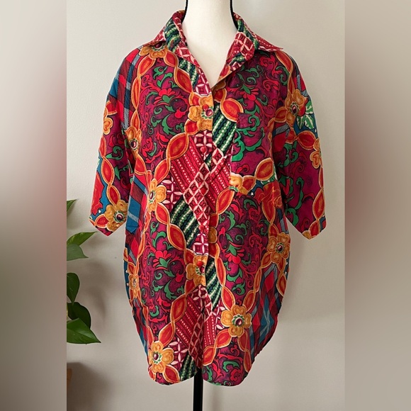 100% Silk. Short sleeve Shirt. Stunt Collections - Picture 6 of 6